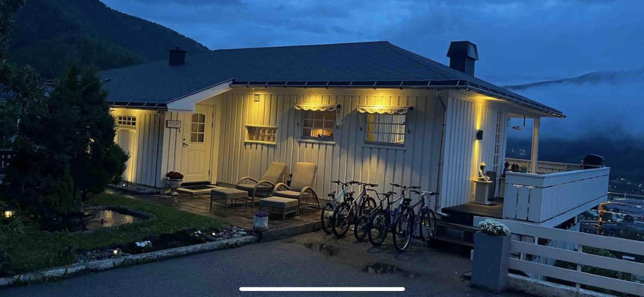 B&B I Flott Utsiktseiendom オタ エクステリア 写真